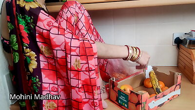 XXX indian desi fruit seller aunty fucked hard by customer's big dick in hot saree hindi audio &vert; Mohini Madhav