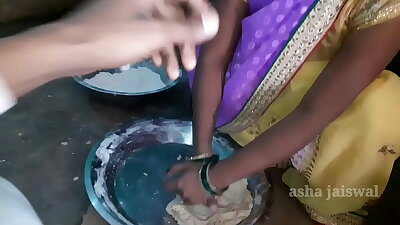 बीबी की बड़ी बहन की रसोई घर में पहली  बार जबरदस्त चुदाई हिंदी आवाज में दर्द से जोर बोली अब मत करो anal sex