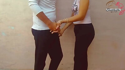 गर्लफ्रेंड के घर पर कोई नहीं था जाकर कर दी चुदाई